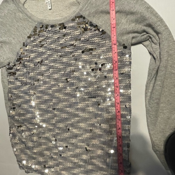 Studio Y gray sequined striped raglan top size L - Picture 3 of 5